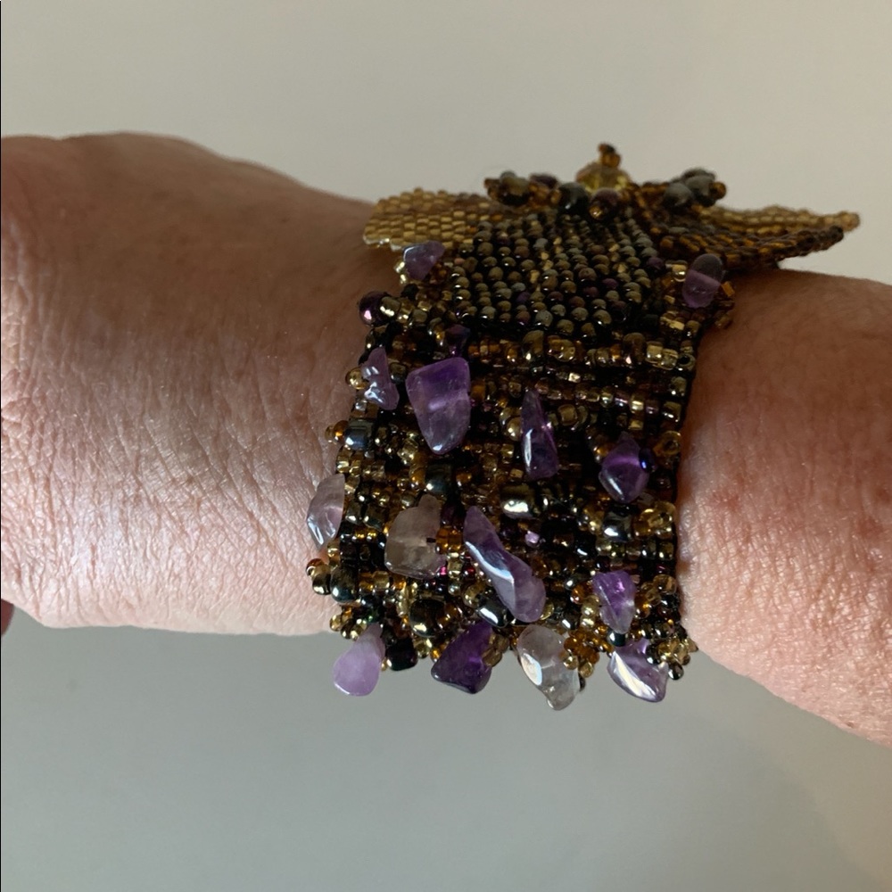 Floral Stretchy Beaded Bracelet - Picture 4 of 5